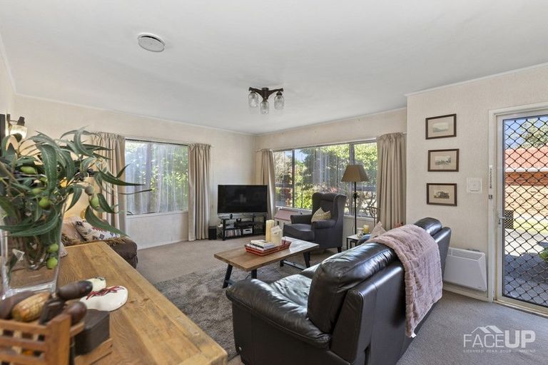 Photo of property in 1/14 Ti Nana Crescent, Henderson, Auckland, 0610