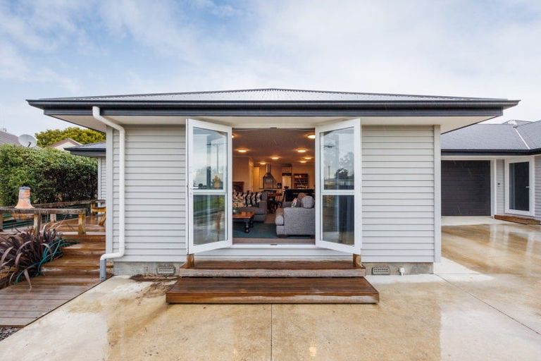 Photo of property in 12b Phillips Street, Sanson, 4817