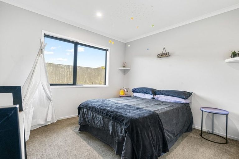 Photo of property in 50 Harbour Crest Drive, Waiuku, 2123