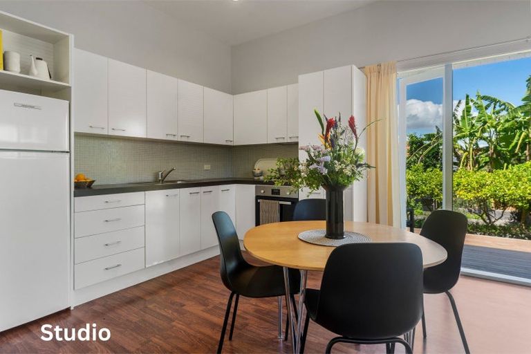 Photo of property in 41 Old Lake Road, Narrow Neck, Auckland, 0624