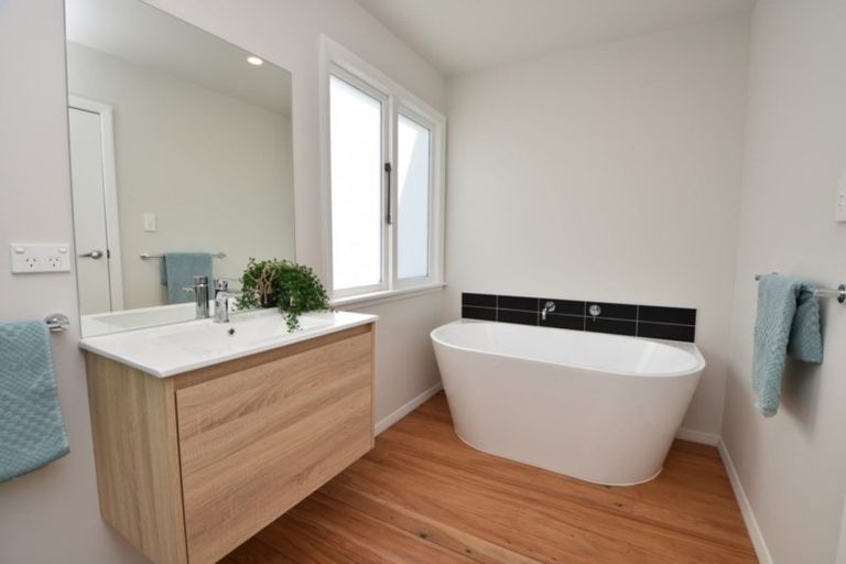 Photo of property in 8 Mckenzie Terrace, Carterton, 5713