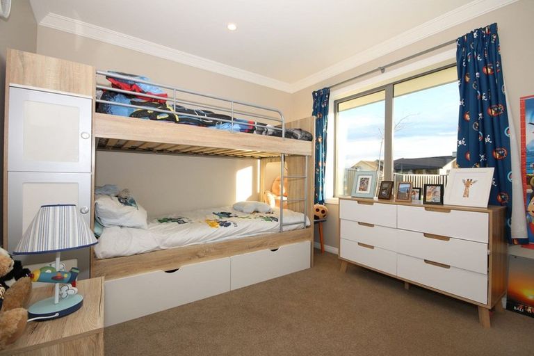 Photo of property in 15 Court Of Ascot, Seaward Bush, Invercargill, 9812