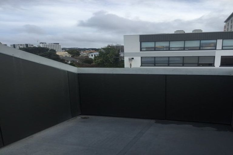 Photo of property in Metro Apartments, 16/220 Thorndon Quay, Pipitea, Wellington, 6011