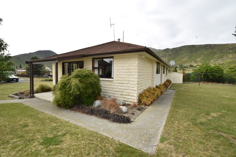Photo of property in 11 Saint Cuthbert Place, Omarama, 9412