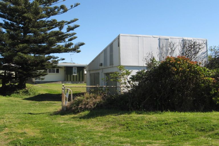 Photo of property in 12 Hunia Terrace, Himatangi Beach, Foxton, 4891