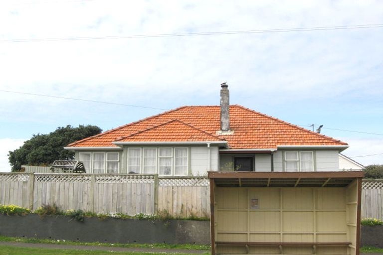 Photo of property in 62 Omata Road, Marfell, New Plymouth, 4310