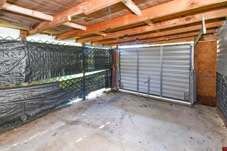 Photo of property in 5 Grimshaw Place, Henderson, Auckland, 0612