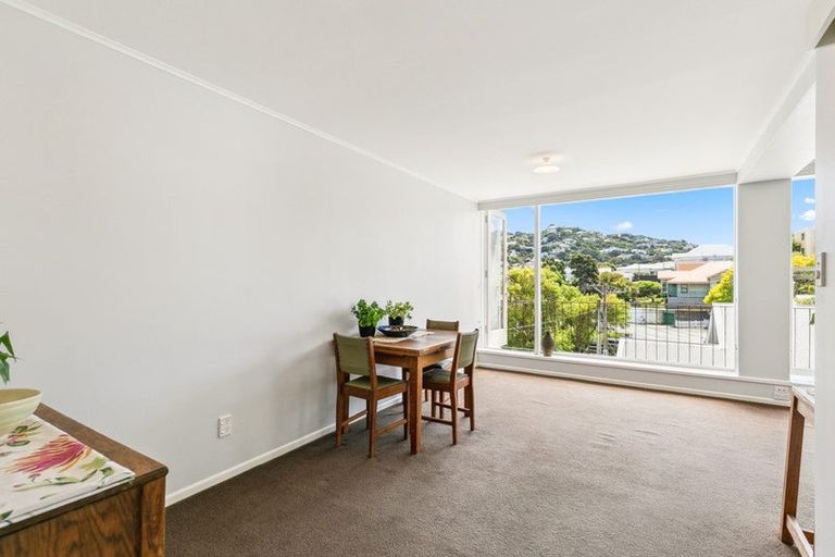 Photo of property in Hamilton Court Flats, 1/47 Hamilton Road, Hataitai, Wellington, 6021
