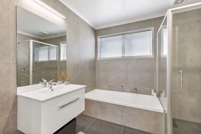 Photo of property in 1 Fermi Lane, Papakura, 2110