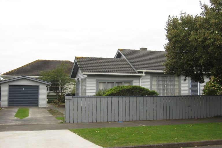 Photo of property in 2 Duke Street, Levin, 5510