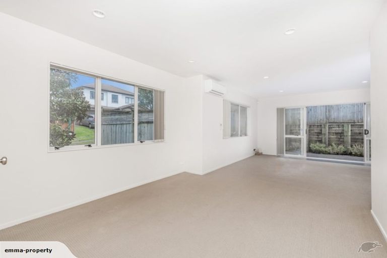 Photo of property in 22 Terrasini Drive, Flat Bush, Auckland, 2019