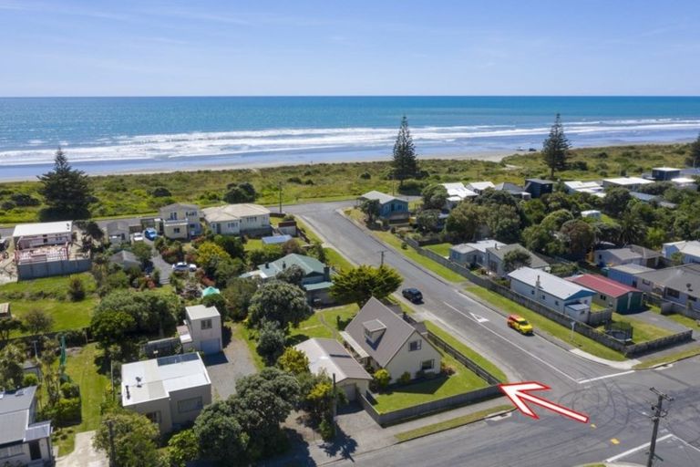 Photo of property in 5 Koromiko Street, Otaki Beach, Otaki, 5512