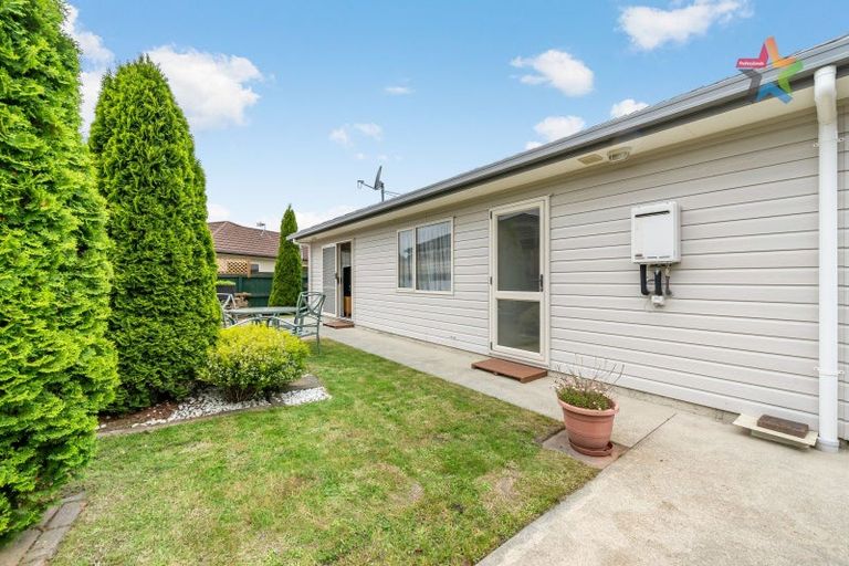 Photo of property in 32 Woodland Mews, Wainuiomata, Lower Hutt, 5014