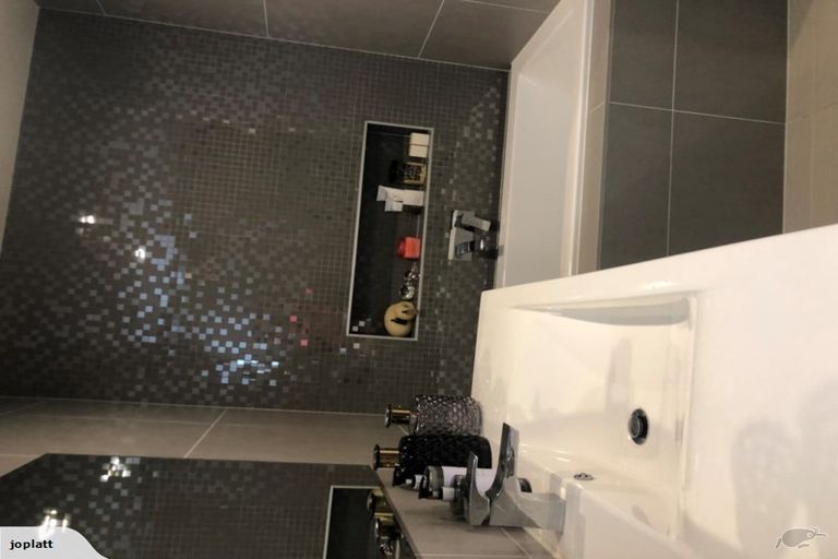 Photo of property in 31 Squirrel Lane, Browns Bay, Auckland, 0630