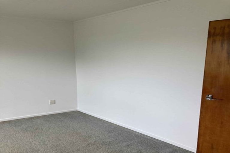 Photo of property in 111 Farquhar Road, Glendene, Auckland, 0602