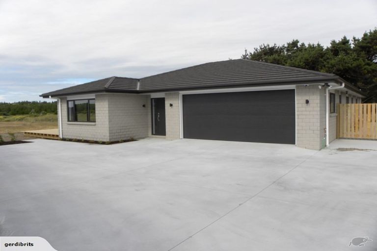 Photo of property in 13 Oxnam Place, Foxton Beach, Foxton, 4815