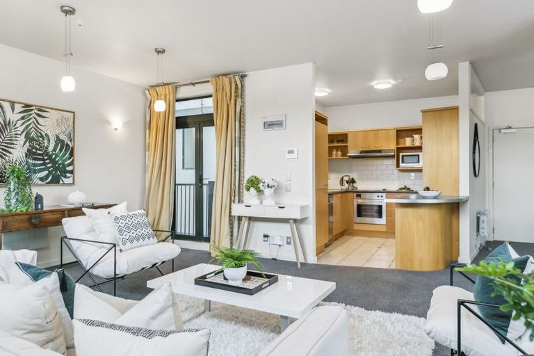 Photo of property in Endeavour Apartments, 8/125 Thorndon Quay, Pipitea, Wellington, 6011