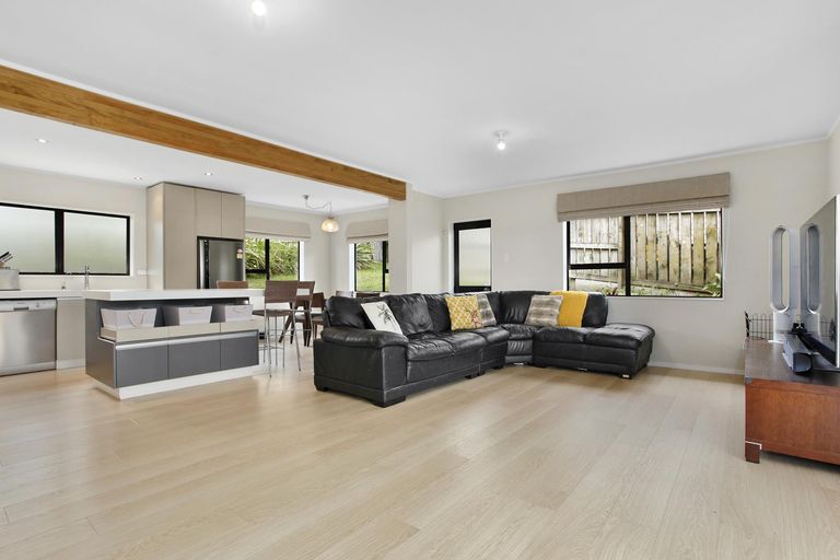 Photo of property in 2/26 Petrel Place, Massey, Auckland, 0614