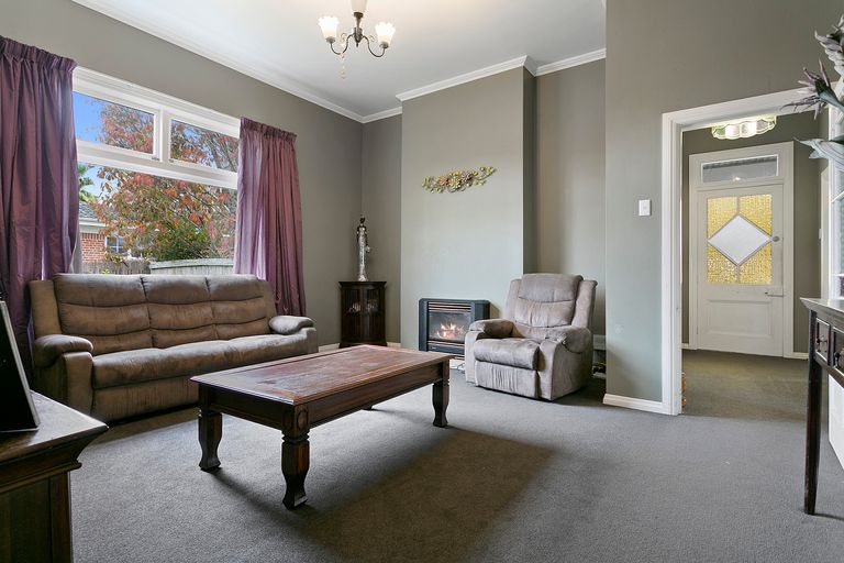 Photo of property in 233 Shakespeare Street, Leamington, Cambridge, 3432