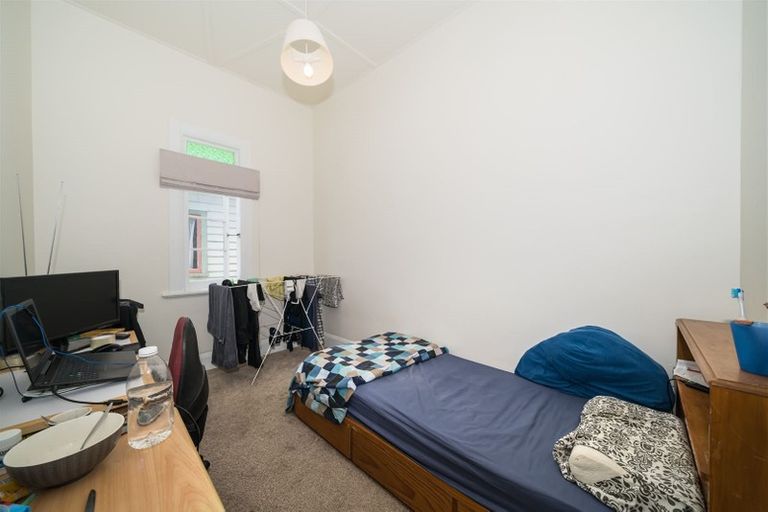 Photo of property in 16 Oxford Street, Hokowhitu, Palmerston North, 4410