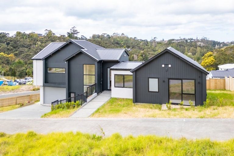 Photo of property in 30 Awanui Road, Red Beach, 0932