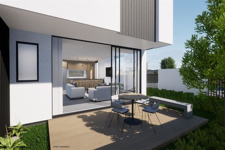 Photo of property in 2/10 Bishop Street, Green Bay, Auckland, 0604