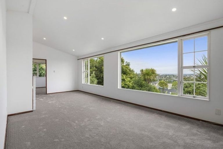 Photo of property in 2/235 Sunset Road, Sunnynook, Auckland, 0632
