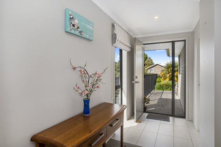 Photo of property in 2 Vista Close, Omokoroa, 3114