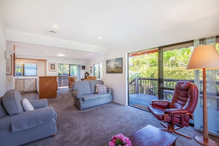 Photo of property in 2/30 Kowhai Road, Campbells Bay, Auckland, 0630