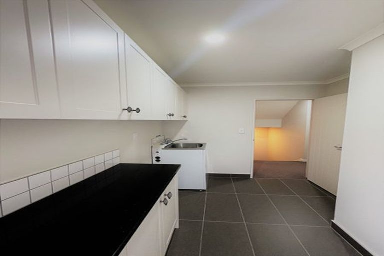 Photo of property in 21 Springvale Drive, Fairview Heights, Auckland, 0632