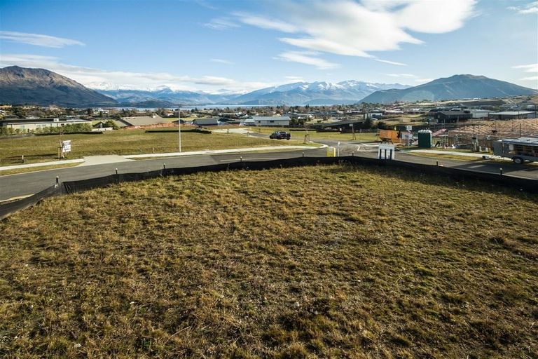 Photo of property in 5 Mcneil Crescent, Wanaka, 9305