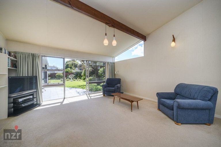 Photo of property in 24 Wikiriwhi Crescent, Awapuni, Palmerston North, 4412