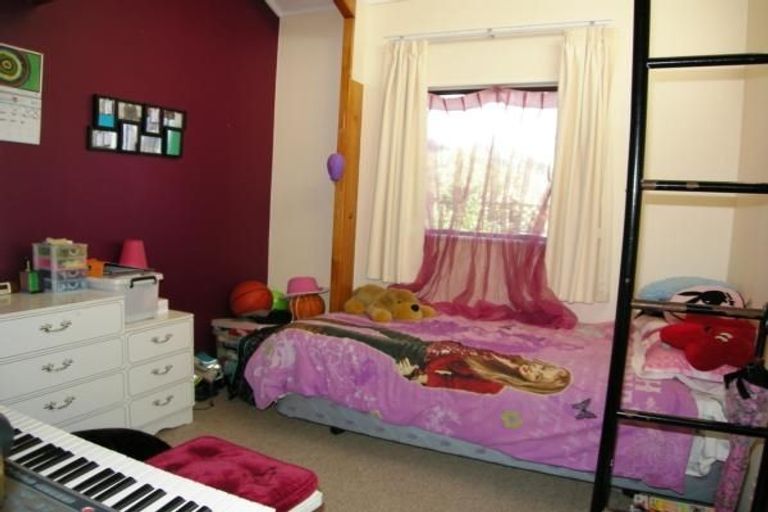 Photo of property in 50 Eugenia Rise, Totara Heights, Auckland, 2105