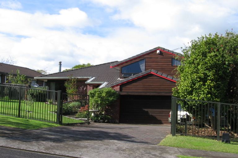 Photo of property in 4 Billabong Place, Botany Downs, Auckland, 2010