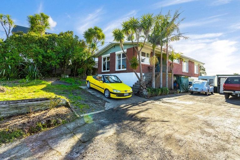 Photo of property in 22 Arapito Road, Titirangi, Auckland, 0604