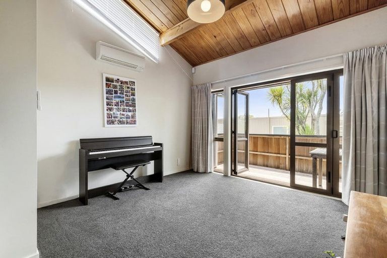 Photo of property in 22 Surville Place, Mairangi Bay, Auckland, 0630