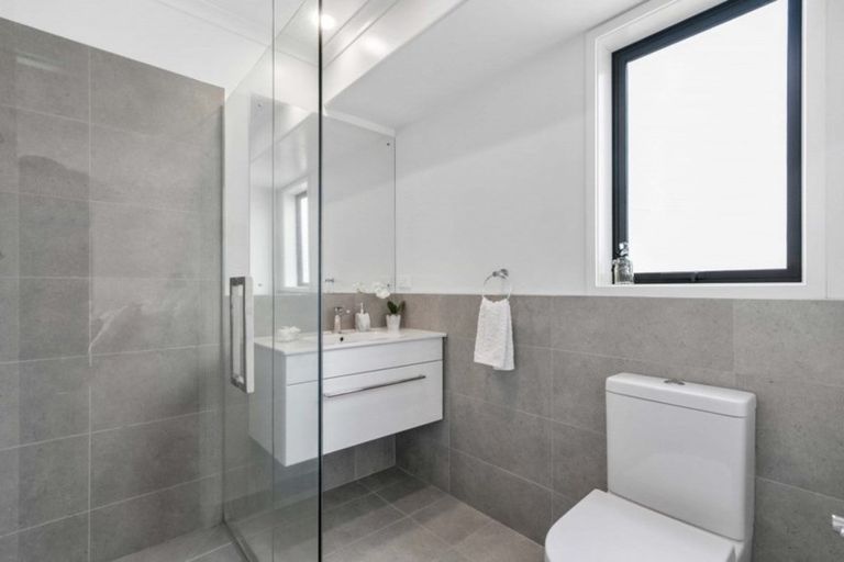 Photo of property in 13 Dumas Place, Rosehill, Papakura, 2113