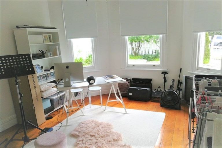 Photo of property in 18 Trinidad Road, Sunnynook, Auckland, 0620