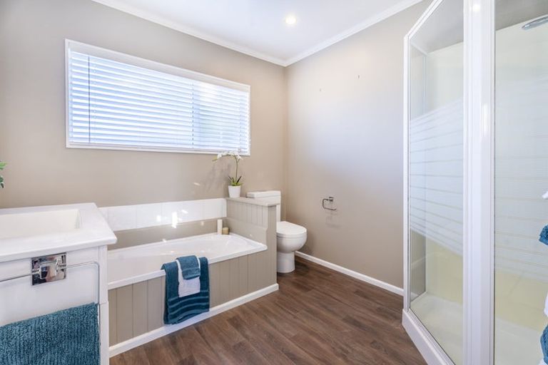 Photo of property in 12 Ronald Woolf Place, Churton Park, Wellington, 6037