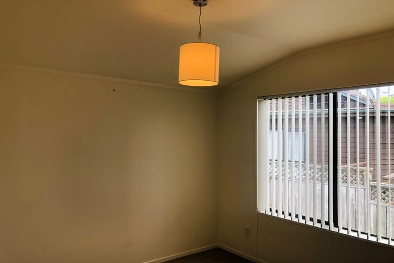 Photo of property in 26 Bronzewing Terrace, Unsworth Heights, Auckland, 0632