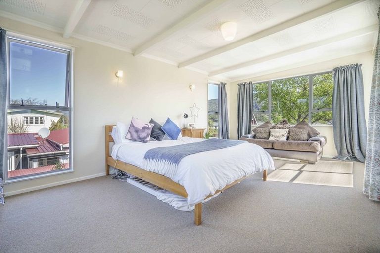 Photo of property in 23 Home Street, Manapouri, 9679