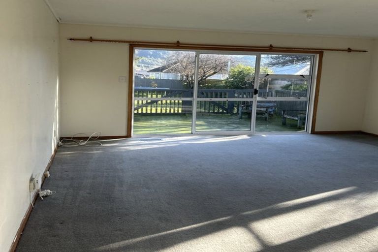 Photo of property in 167b Wainuiomata Road, Wainuiomata, Lower Hutt, 5014