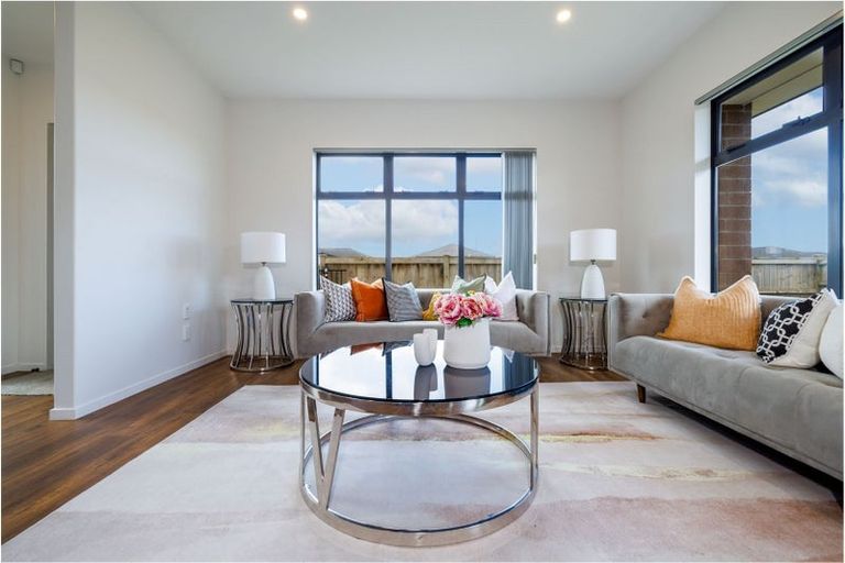 Photo of property in 21 Sapwood Crescent, Takanini, 2110