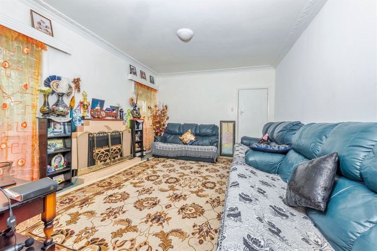 Photo of property in 4168 Great North Road, Glendene, Auckland, 0602