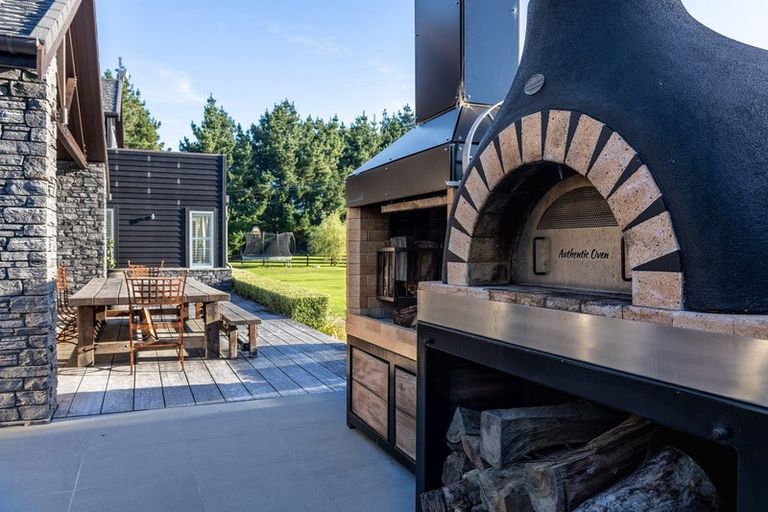 Photo of property in 2 Otaihanga Road, Paraparaumu Beach, Paraparaumu, 5032