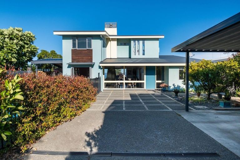 Photo of property in 2 Cobden Road, Bluff Hill, Napier, 4110