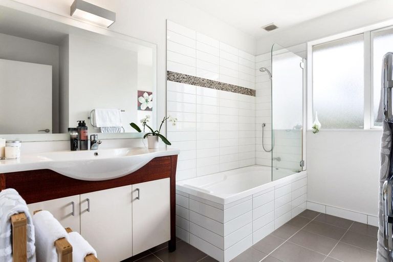 Photo of property in 16b Neil Avenue, Te Atatu Peninsula, Auckland, 0610