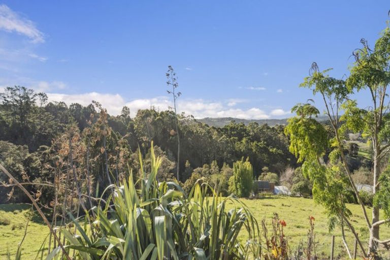 Photo of property in 82 Pinchgut Road, Kaukapakapa, 0873