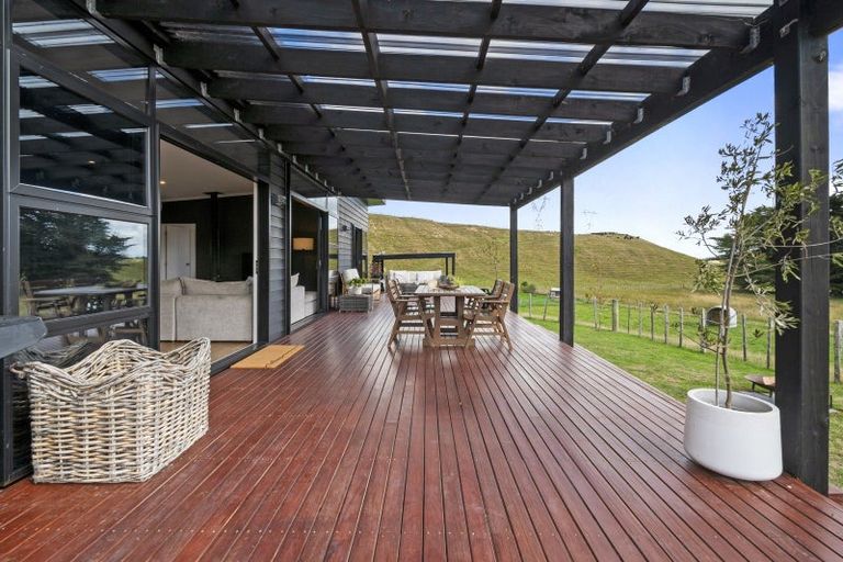 Photo of property in 338 Valley Road, Colyton, Feilding, 4775