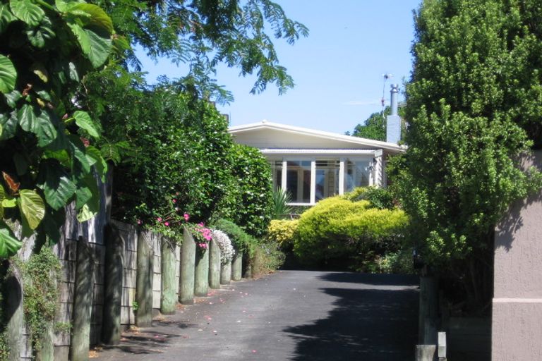 Photo of property in 3/130 Beach Road, Castor Bay, Auckland, 0620